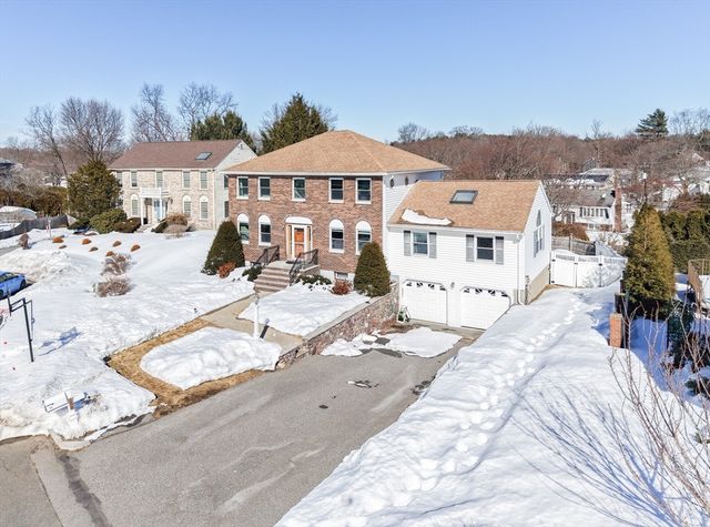 11 Valdora Dr, Stoneham, MA 02180