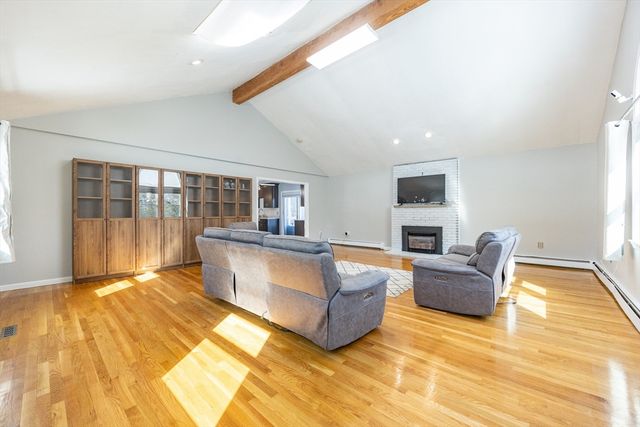 11 Valdora Dr, Stoneham, MA 02180