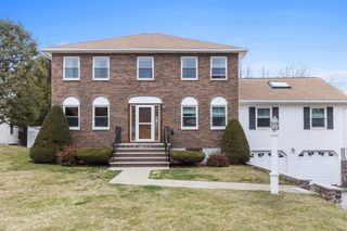11 Valdora Dr, Stoneham, MA 02180