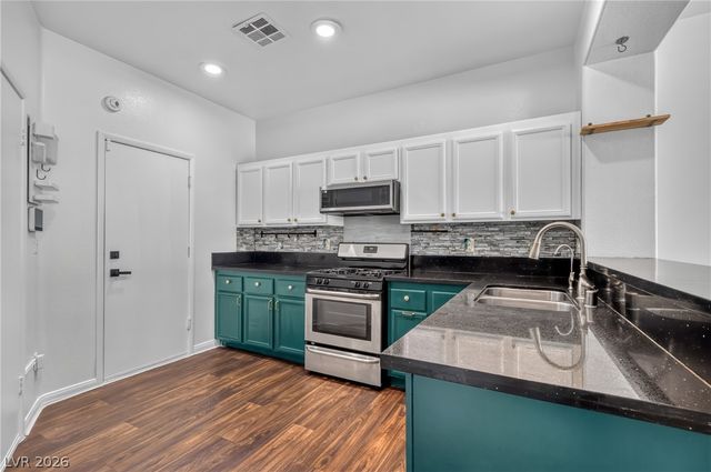1303 Pecan Tree Court, Las Vegas, NV 89142
