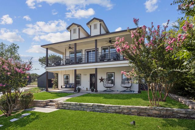 721 Rock Harbor Court, Granbury, TX 76048