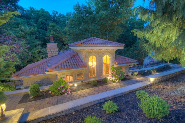 114 W Maple Avenue, Fort Mitchell, KY 41011
