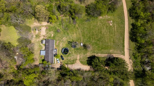 510 Rogues Fork Rd, Bethpage, TN 37022