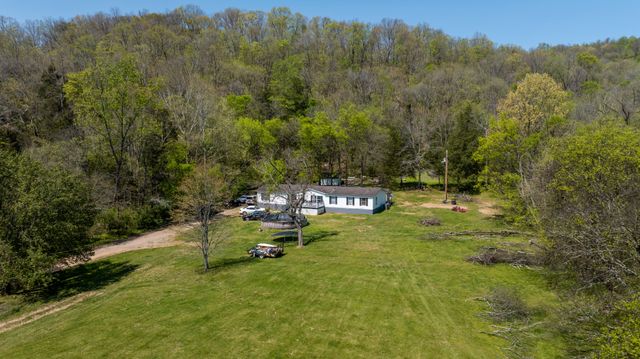 510 Rogues Fork Rd, Bethpage, TN 37022