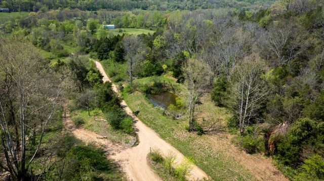 510 Rogues Fork Rd, Bethpage, TN 37022
