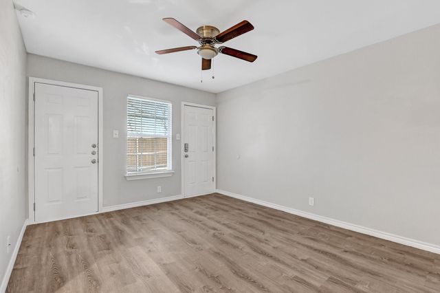 914 W Houston Street, Sherman, TX 75092