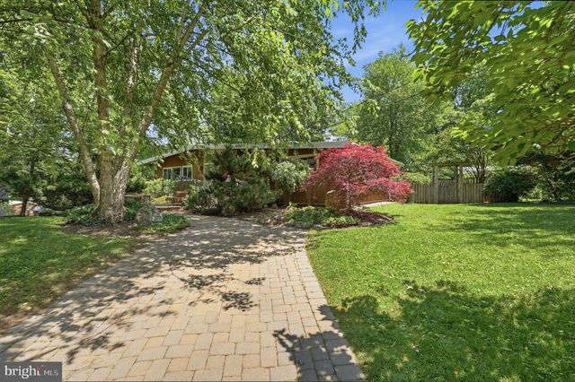3005 CEDAR HILL RD, Falls Church, VA 22042