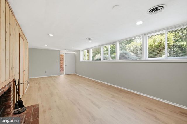 3005 CEDAR HILL RD, Falls Church, VA 22042