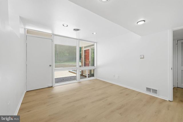 3005 CEDAR HILL RD, Falls Church, VA 22042