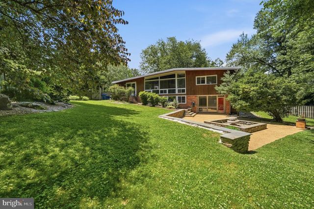 3005 CEDAR HILL RD, Falls Church, VA 22042