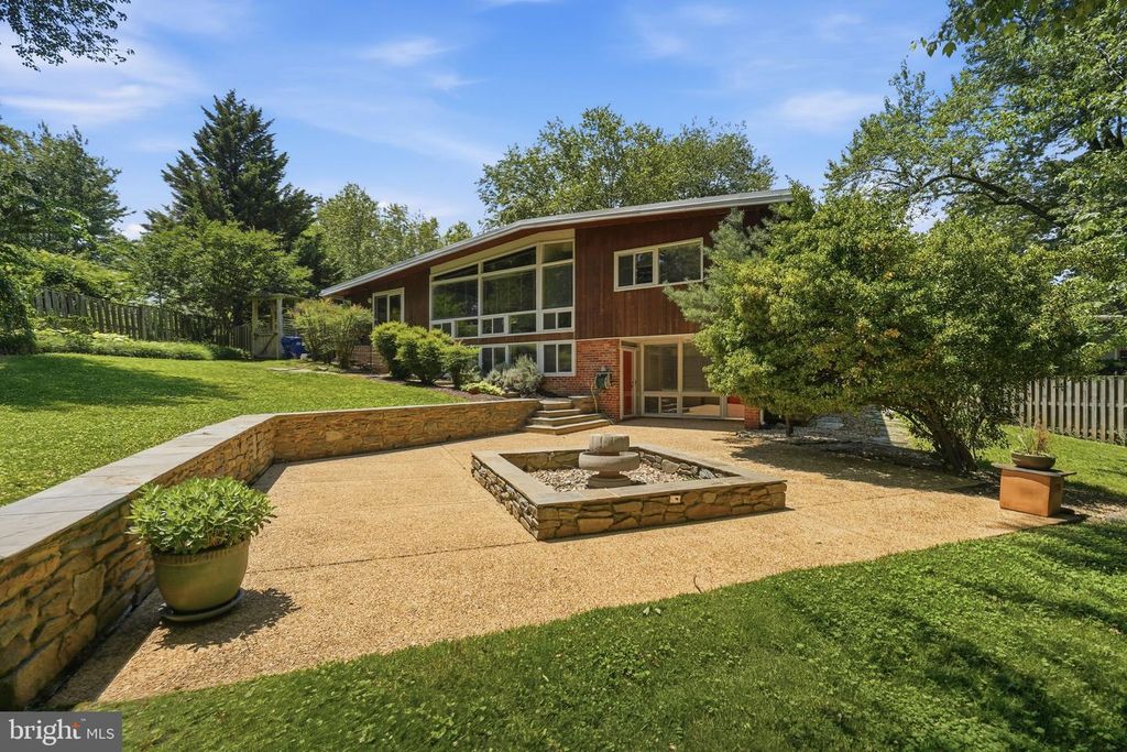 3005 CEDAR HILL RD, Falls Church, VA 22042