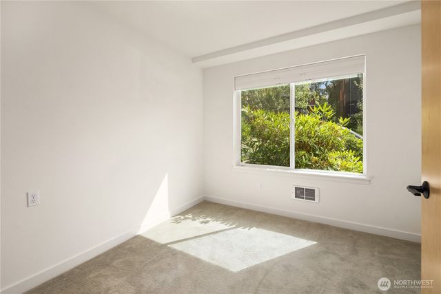 7439 Latona Avenue NE, Seattle, WA 98115