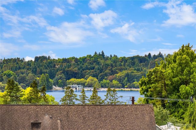 7439 Latona Avenue NE, Seattle, WA 98115