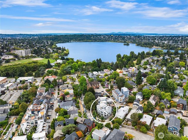 7439 Latona Avenue NE, Seattle, WA 98115