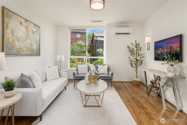 7439 Latona Avenue NE, Seattle, WA 98115