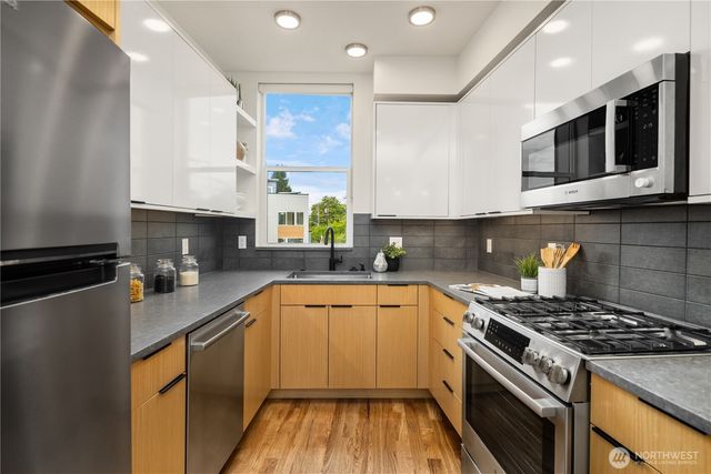 7439 Latona Avenue NE, Seattle, WA 98115