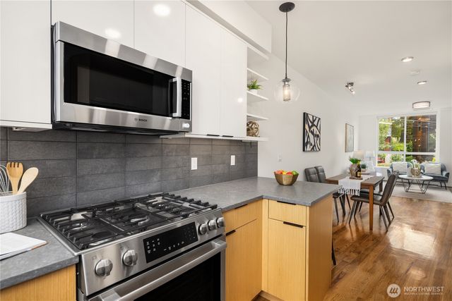 7439 Latona Avenue NE, Seattle, WA 98115