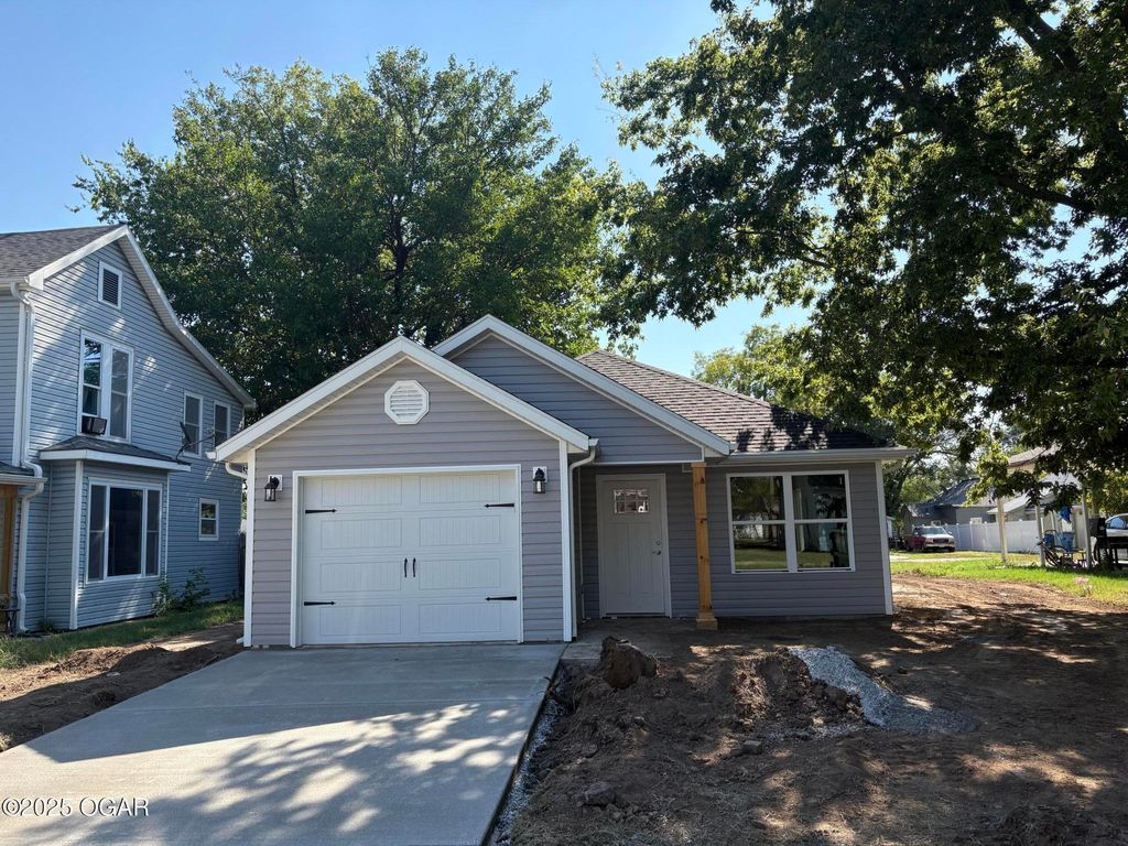 1415 S Sergeant Avenue, Joplin, MO 64804