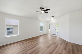209 Hoya LN, San Marcos, TX 78666
