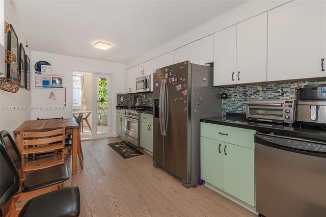 1005 8th St 204, Miami Beach, FL 33139