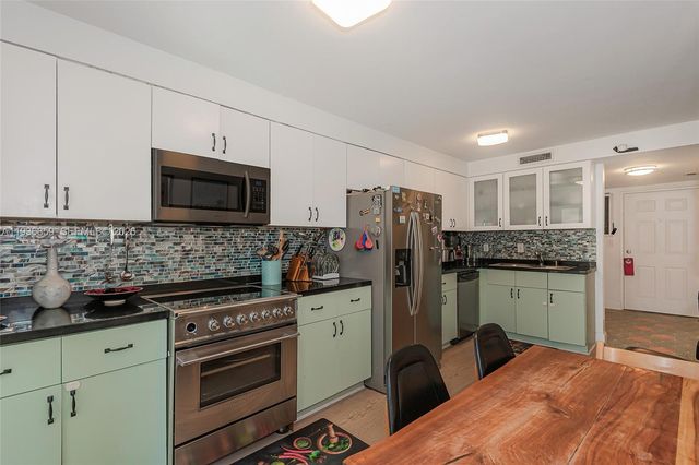 1005 8th St 204, Miami Beach, FL 33139