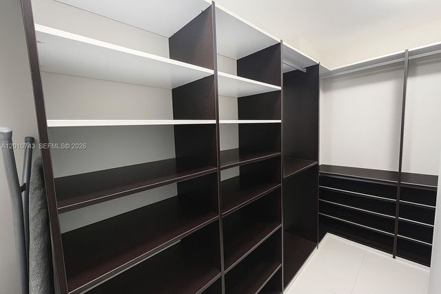 100 Bayview Dr 1026, Sunny Isles Beach, FL 33160