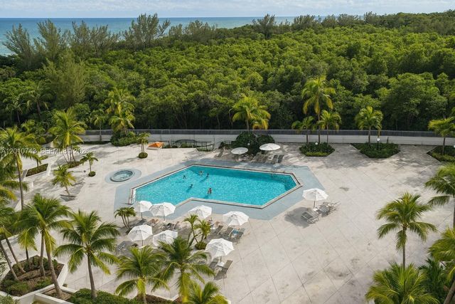 100 Bayview Dr 1026, Sunny Isles Beach, FL 33160