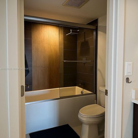 100 Bayview Dr 1026, Sunny Isles Beach, FL 33160