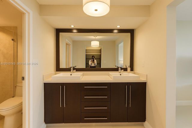 100 Bayview Dr 1026, Sunny Isles Beach, FL 33160