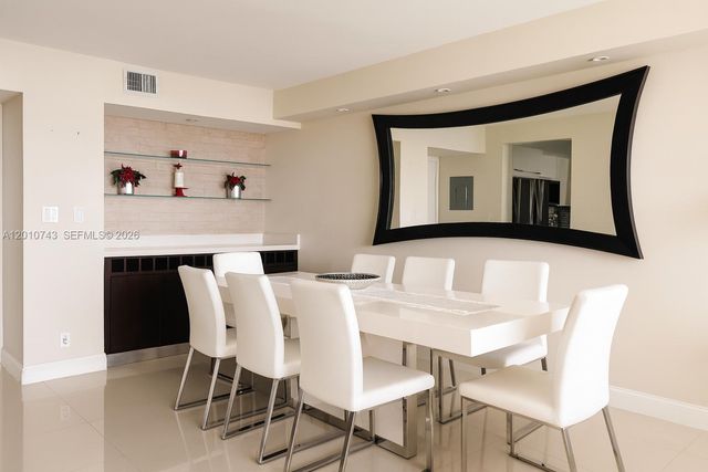100 Bayview Dr 1026, Sunny Isles Beach, FL 33160