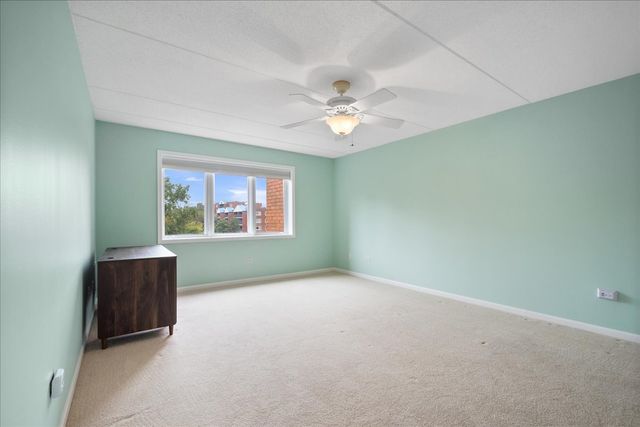 6801 N Milwaukee Avenue 402, Niles, IL 60714