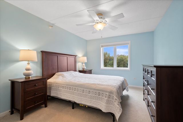 6801 N Milwaukee Avenue 402, Niles, IL 60714