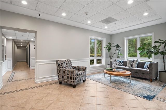 6801 N Milwaukee Avenue 402, Niles, IL 60714