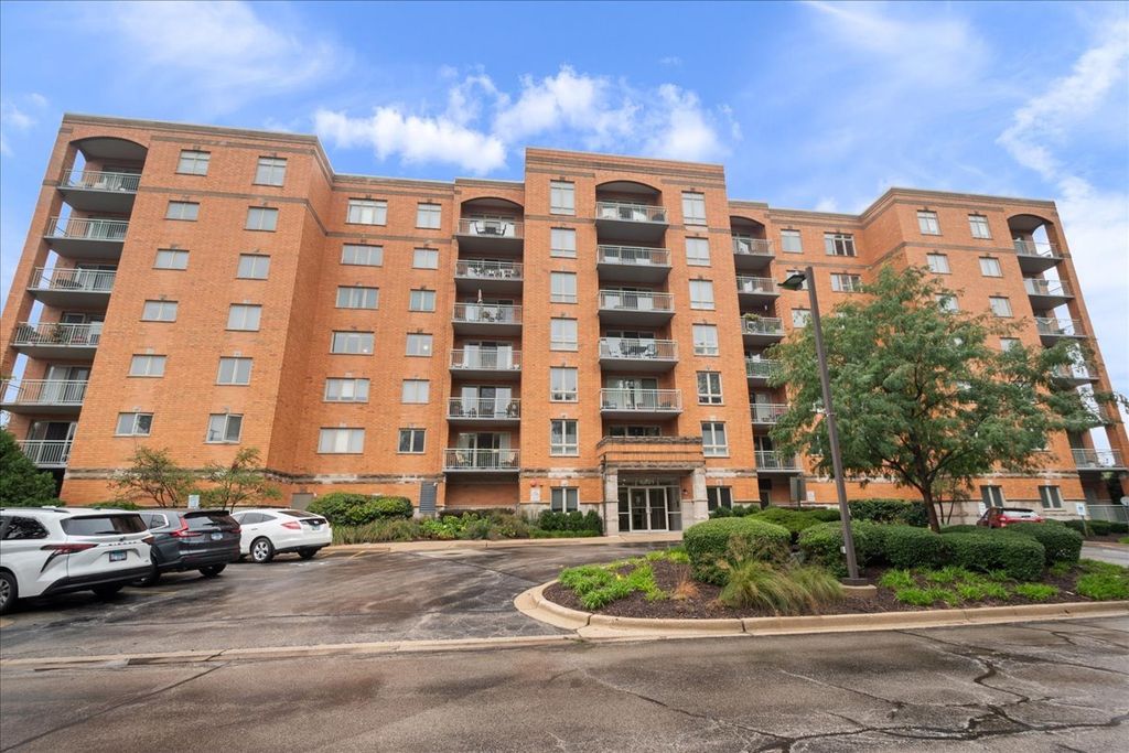 6801 N Milwaukee Avenue 402, Niles, IL 60714