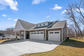 634 E 6th Street, Chaska, MN 55318