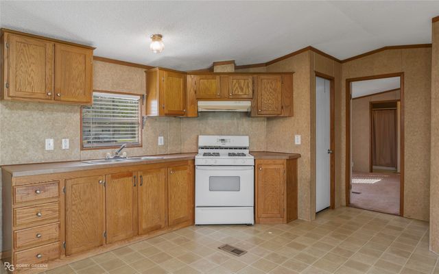 230 E cloverleaf Drive, Haughton, LA 71037