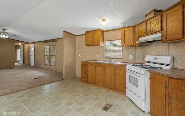 230 E cloverleaf Drive, Haughton, LA 71037