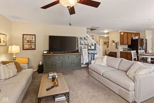 5507 Gainesway Drive, Greenwood, IN 46142