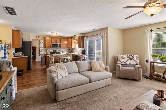 5507 Gainesway Drive, Greenwood, IN 46142