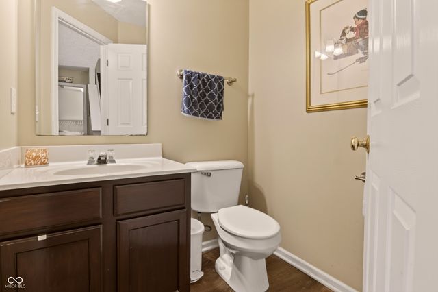 5507 Gainesway Drive, Greenwood, IN 46142
