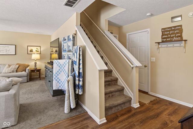 5507 Gainesway Drive, Greenwood, IN 46142