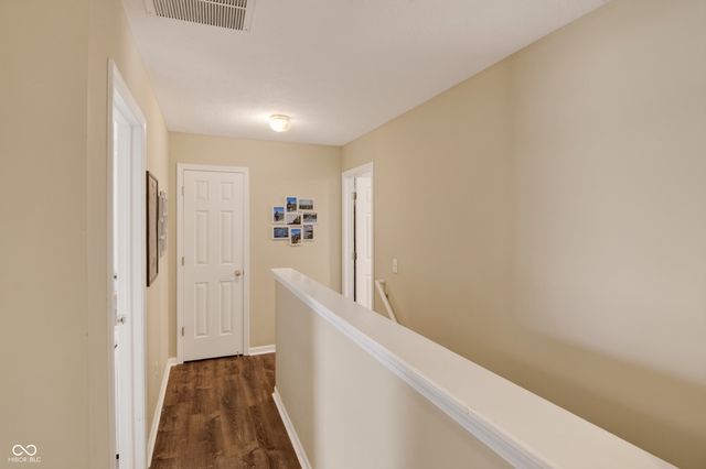5507 Gainesway Drive, Greenwood, IN 46142