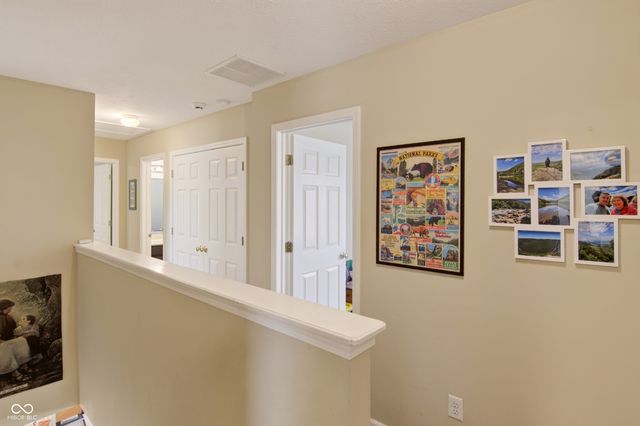 5507 Gainesway Drive, Greenwood, IN 46142