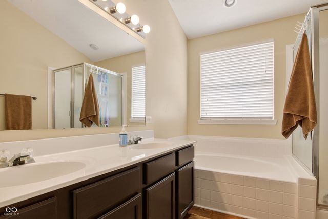 5507 Gainesway Drive, Greenwood, IN 46142