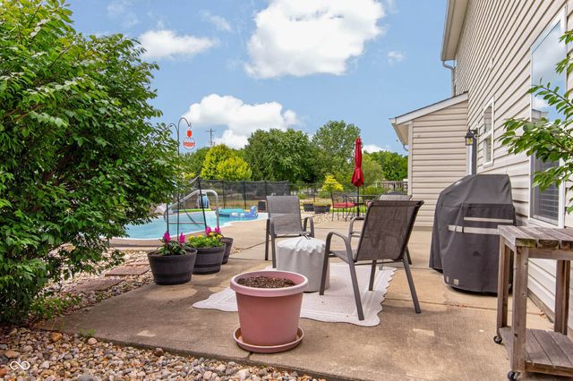 5507 Gainesway Drive, Greenwood, IN 46142
