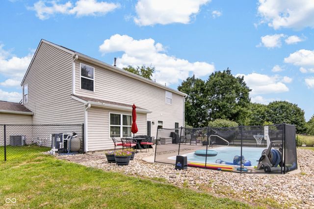 5507 Gainesway Drive, Greenwood, IN 46142