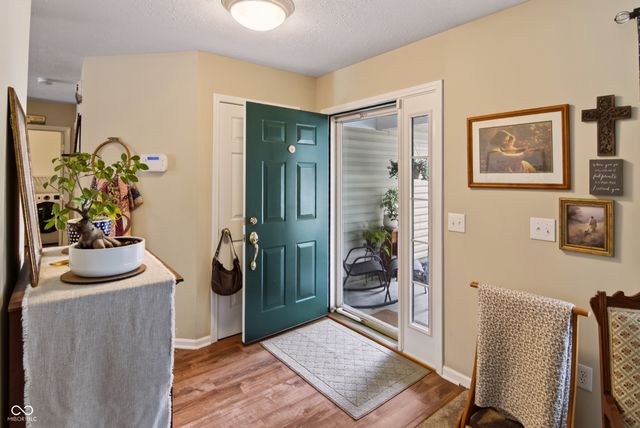5507 Gainesway Drive, Greenwood, IN 46142