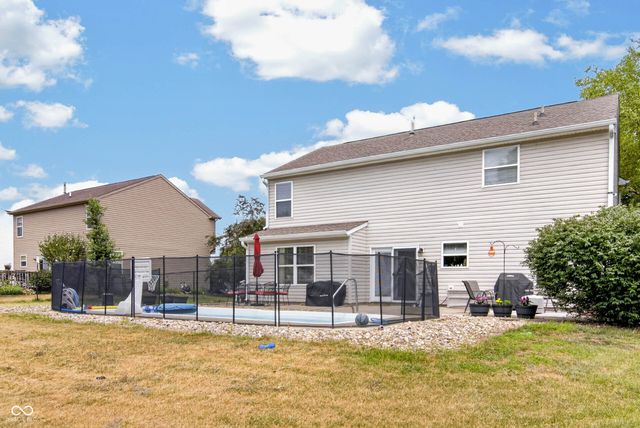 5507 Gainesway Drive, Greenwood, IN 46142