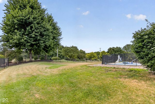 5507 Gainesway Drive, Greenwood, IN 46142
