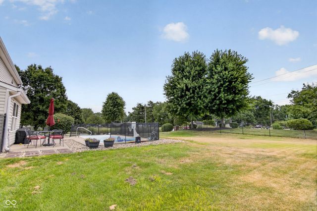5507 Gainesway Drive, Greenwood, IN 46142